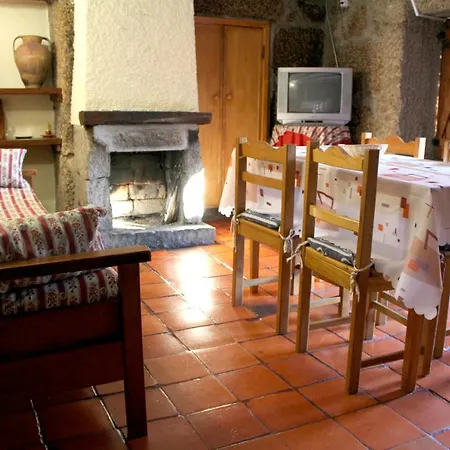Cosy In With Fireplace And Parking *